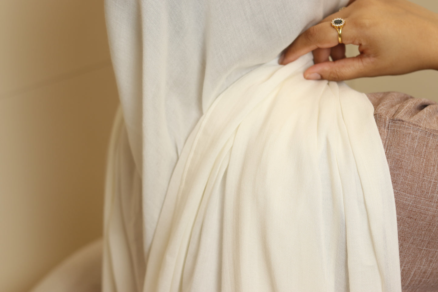 Milk White Amanah Modal Hijab